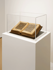 Custom Museum Exhibition Display cases | Acrylic | Plexiglass - Laser Art MTL